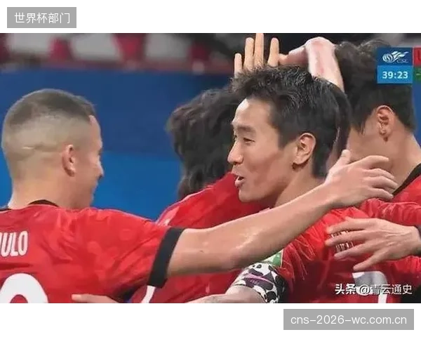 韦世豪边路输送炮弹，助成都蓉城中路包抄球员轻松完成致命一击。